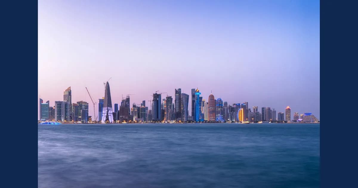 Vue des immeubles de Doha depuis le front de mer, au Qatar.