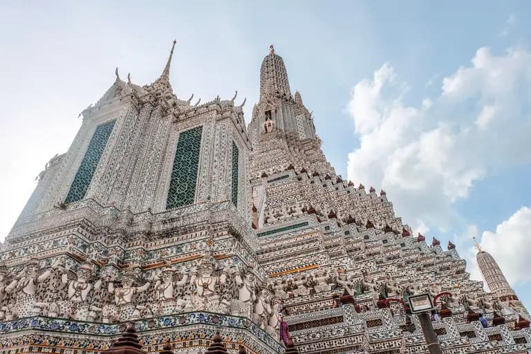 Vue du temple Wat Arun à Bangkok.