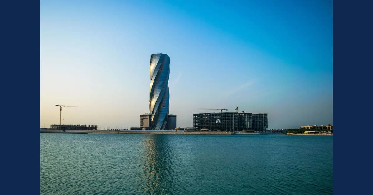 Vue de Manama et de la United Tower depuis le front de mer, à Bahreïn.